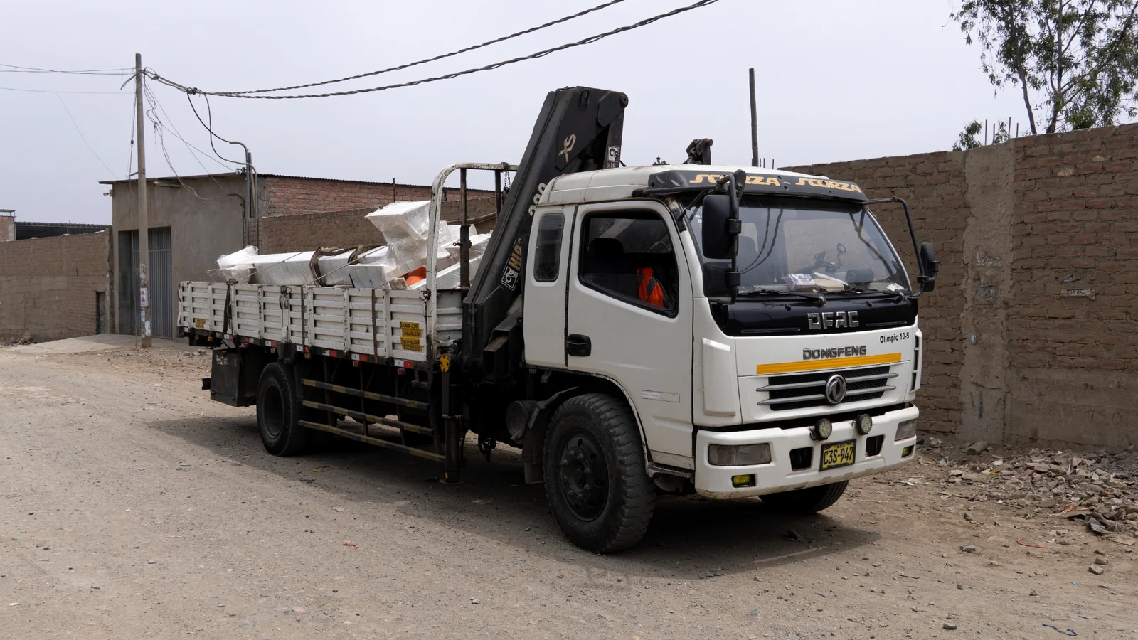 Camión grúa Dongfeng de TREVIN